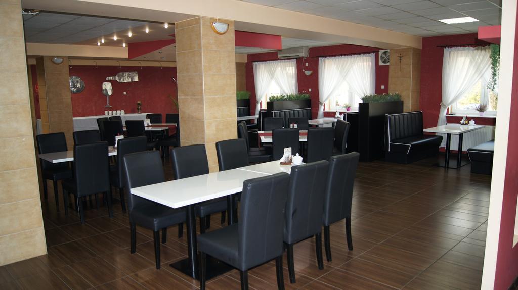 Łomża 法多姆旅馆酒店 外观 照片